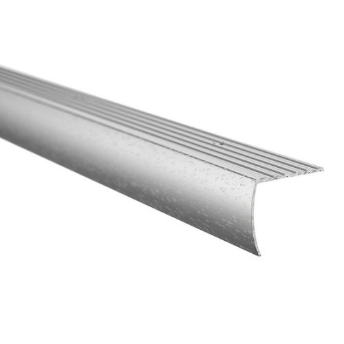 Nez de marche en aluminium 1-1/8" x 3' argent martelé